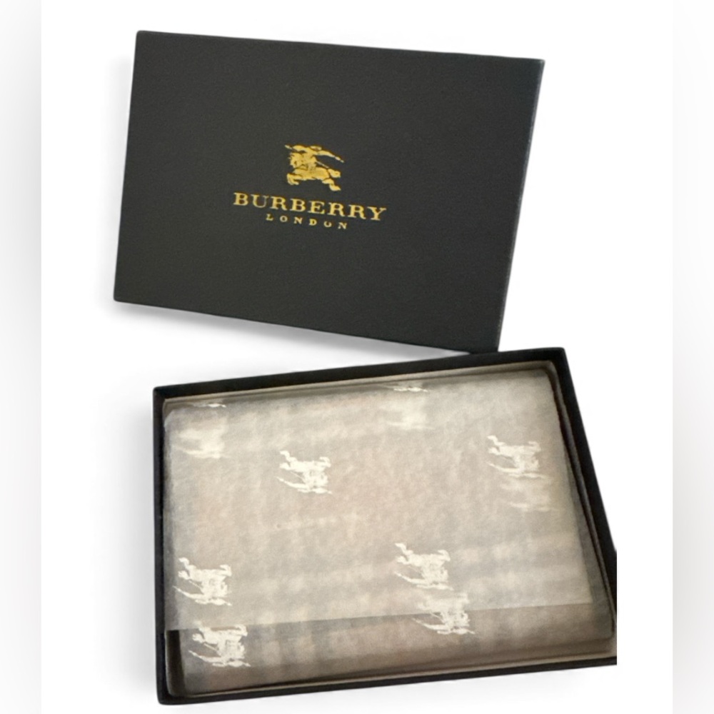 💫Burberry Haymarket Plaid Mini Agenda With Box💫 - Picture 5 of 5